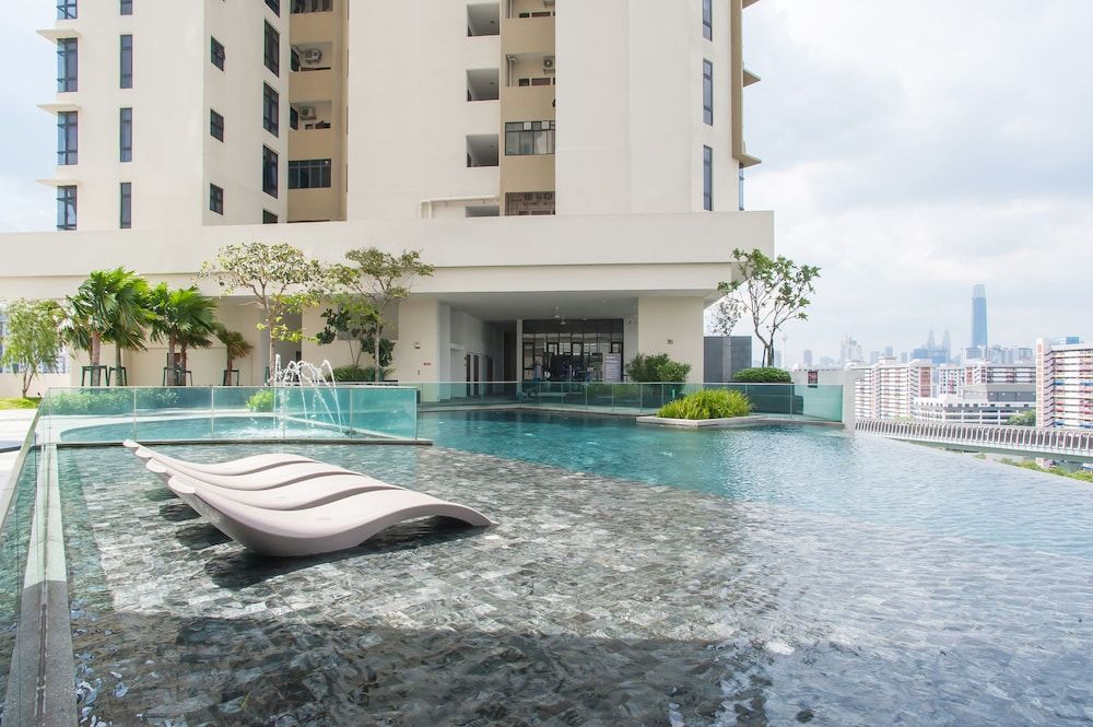 J Dupion Residences at Kuala Lumpur KLCC pool