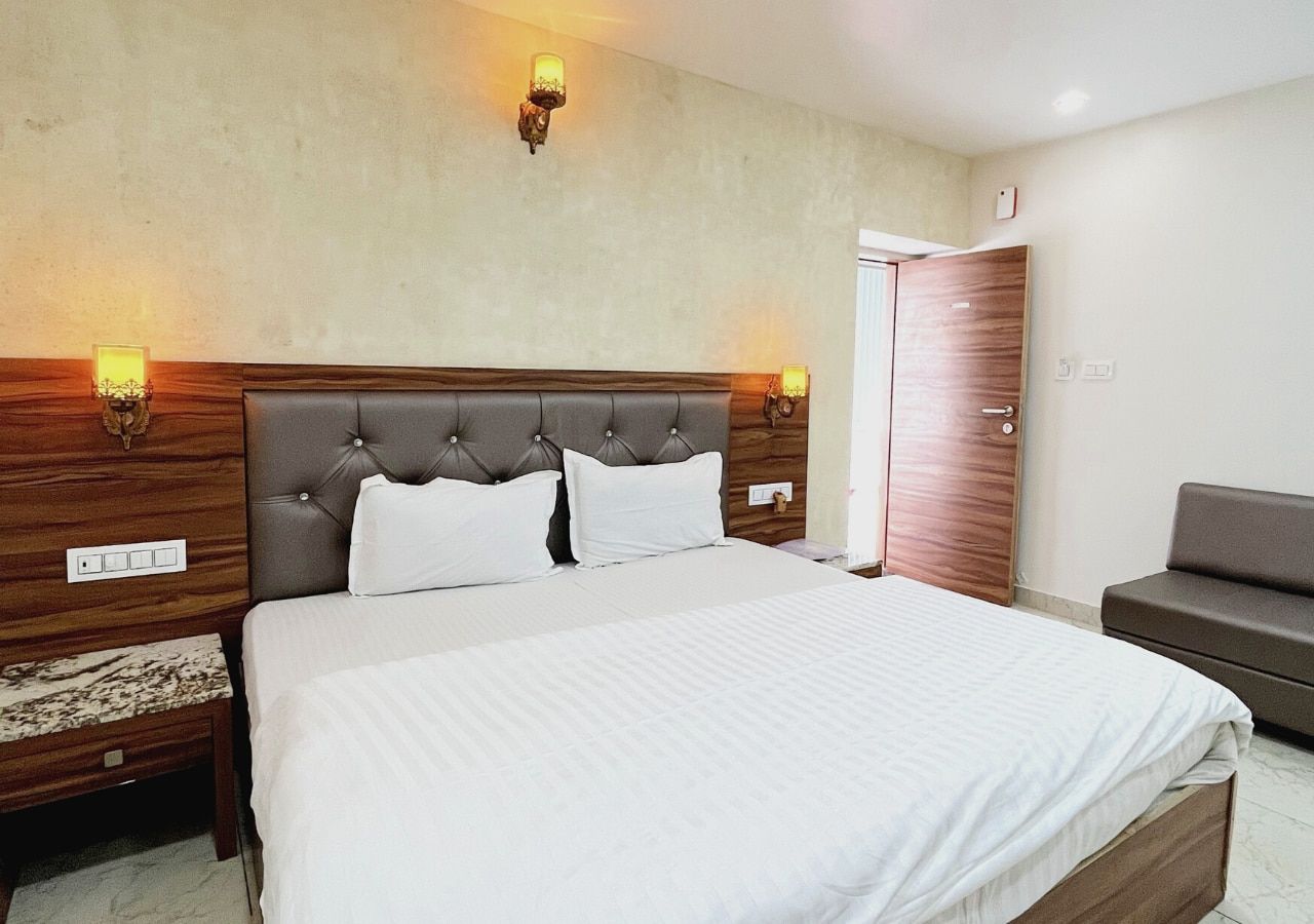 Hotel Aradhana Mount Abu Deluxe Room 3