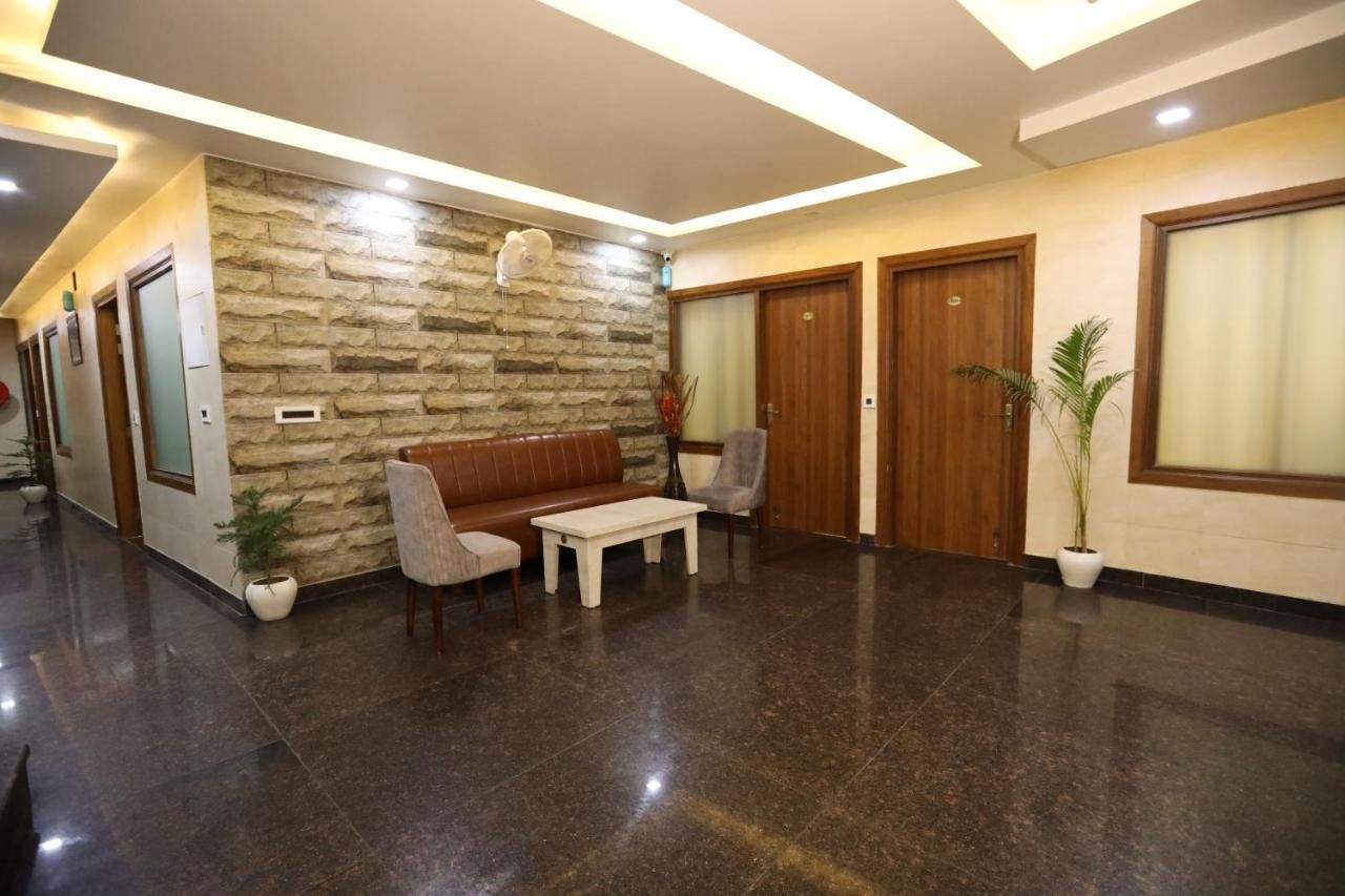 undefined Hotel Lavit Couple Friendly near Faridabad Metro station 3