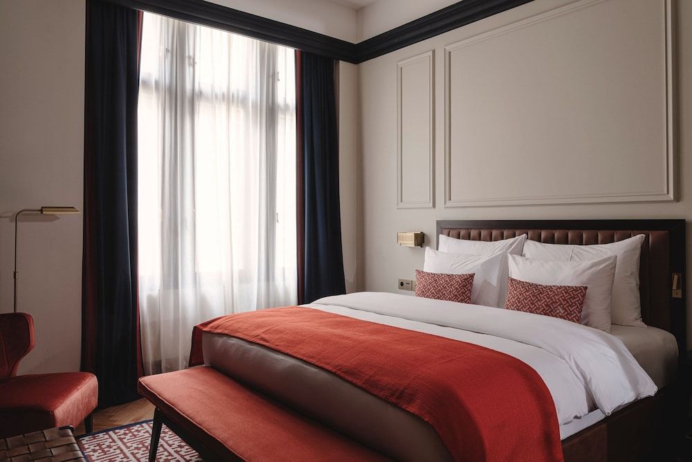 LUME Boutique Hotel, Autograph Collection Deluxe Room, 1 King Bed 4