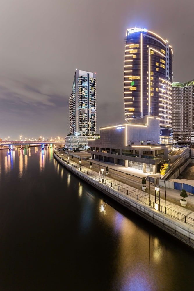 Radisson Blu Hotel, Dubai Canal View facade