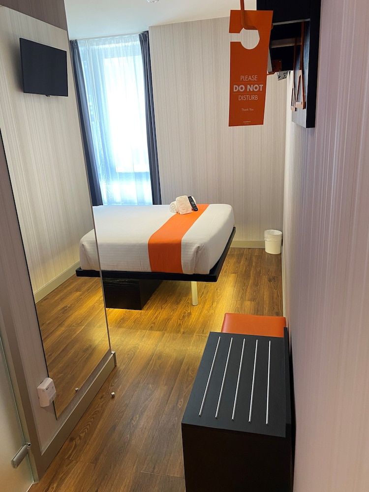 easyHotel Lisbon Standard Double Room 4