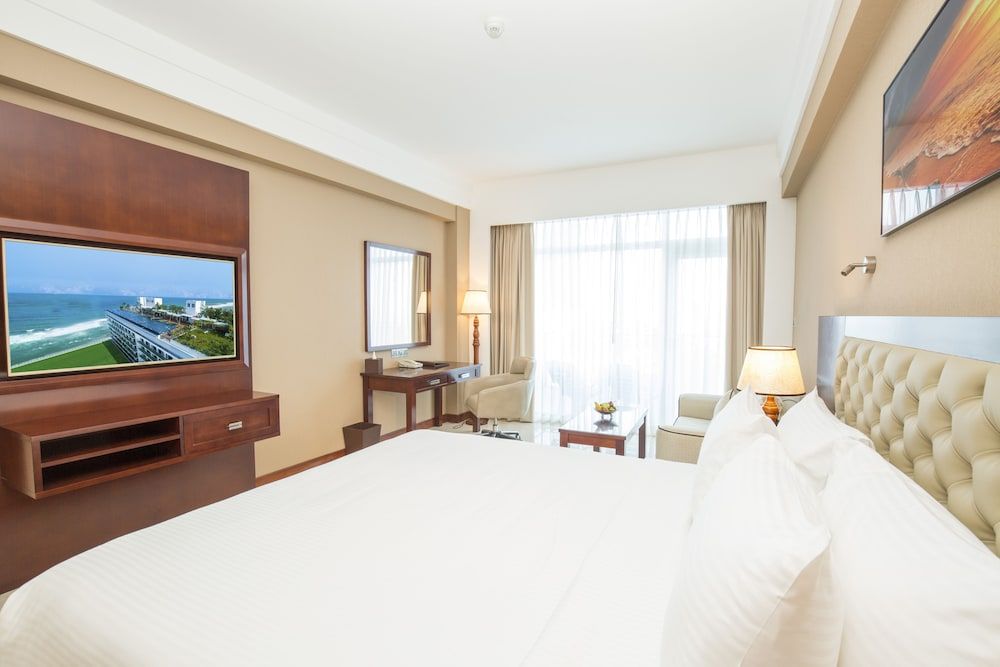 Marino Beach Colombo Superior Double Room, 1 King Bed- With a Complimentary City Tour 3