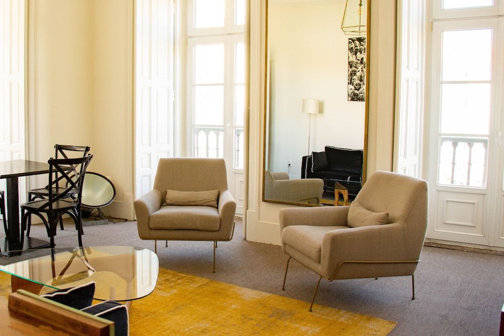 Le Consulat Suite with City view 25