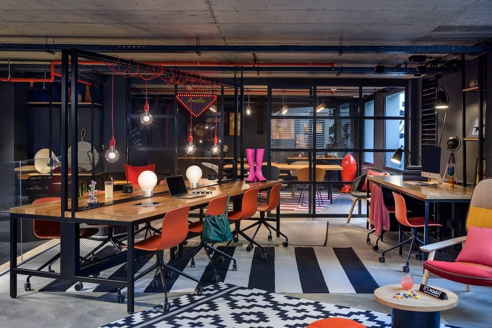 Moxy Lisbon City meeting_room