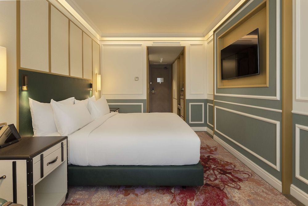 The Emerald House Lisbon, Curio Collection By Hilton Room, 1 King Bed