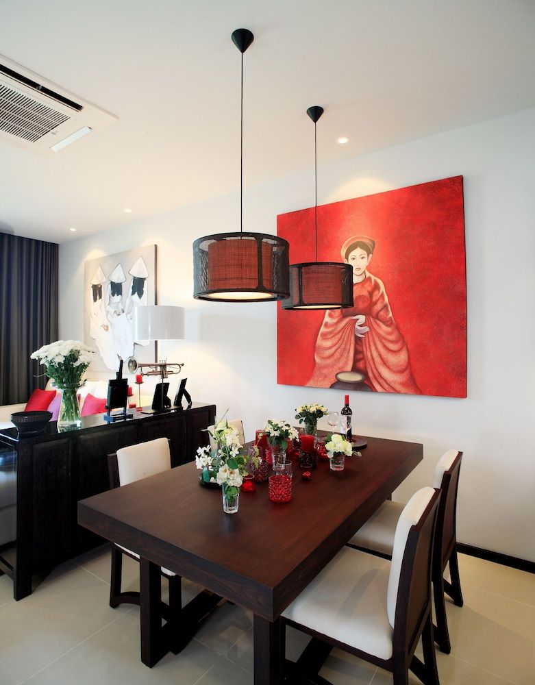 Two Villas Holiday Phuket Onyx Style Nai Harn Beach in-room_dining 2