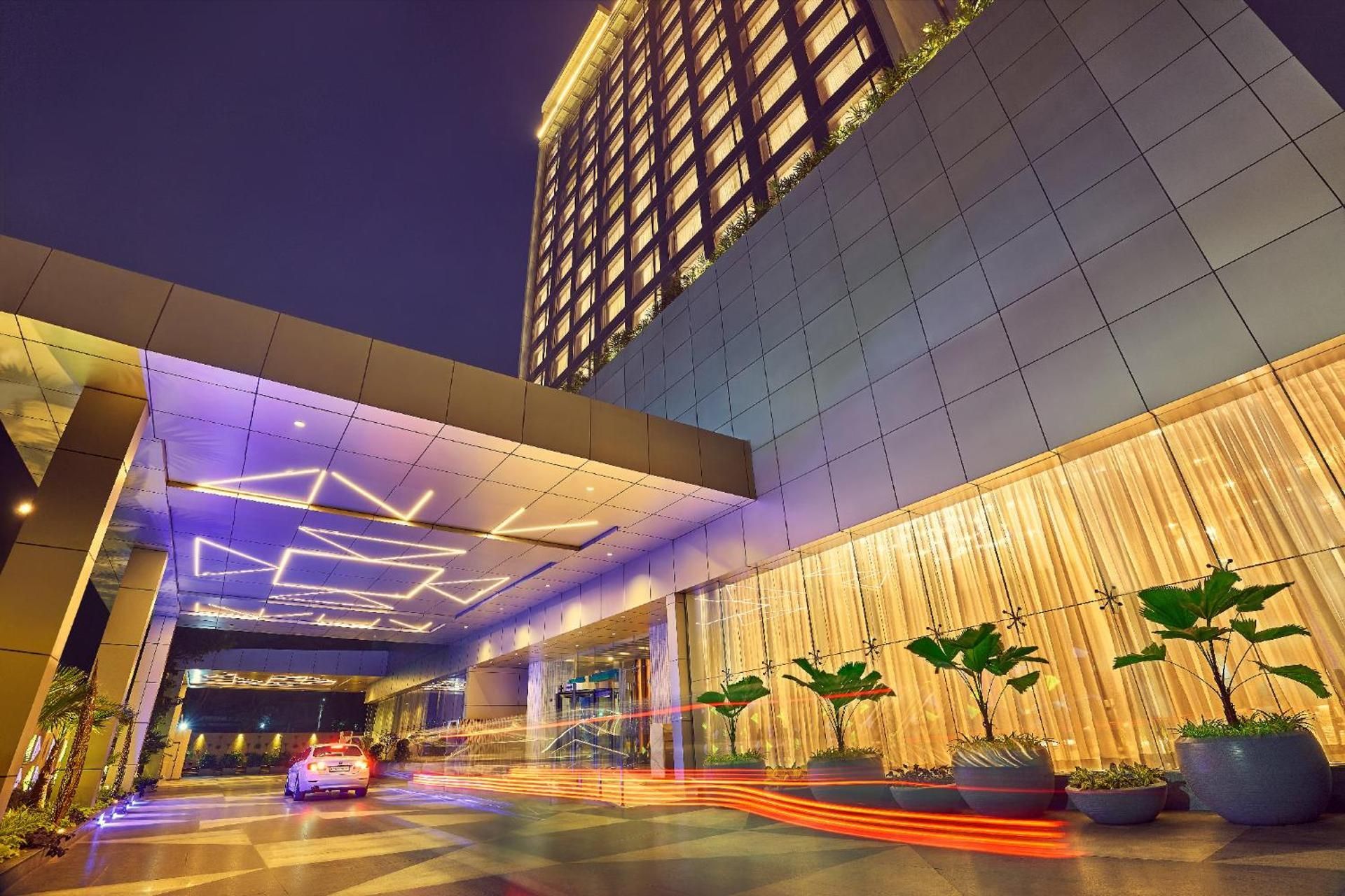 Vivanta Navi Mumbai Turbhe entrance 2