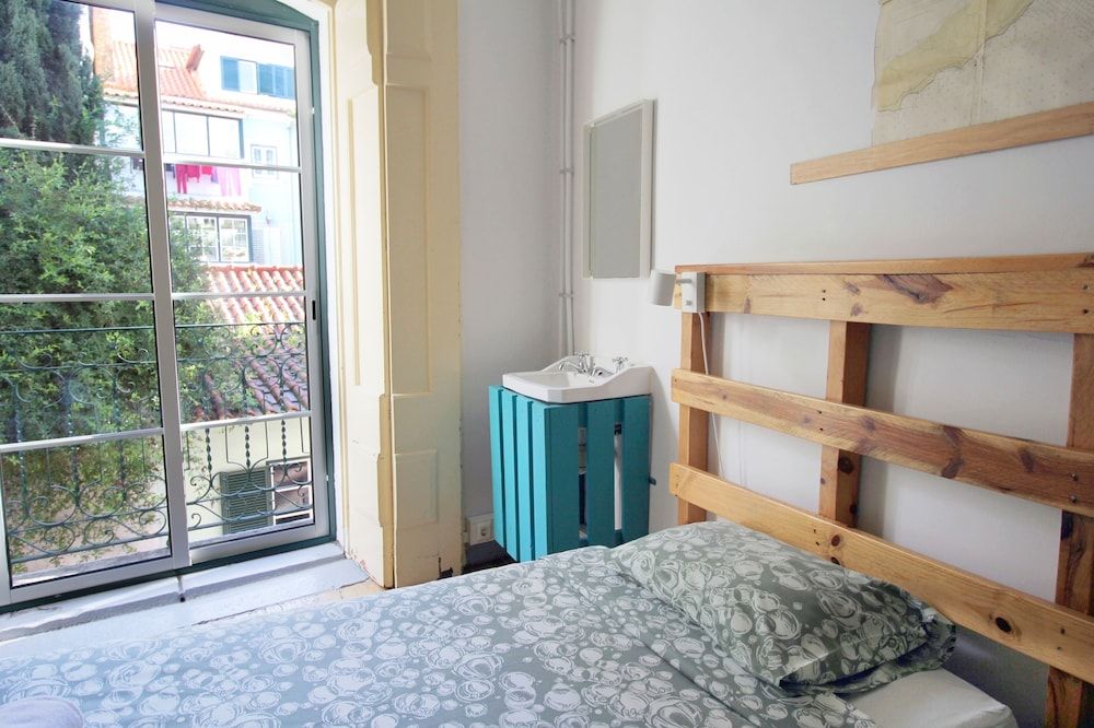 WOT New Lisbon - Hostel Double Room, Shared Bathroom 5