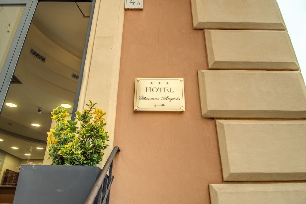 Hotel Ottaviano Augusto facade