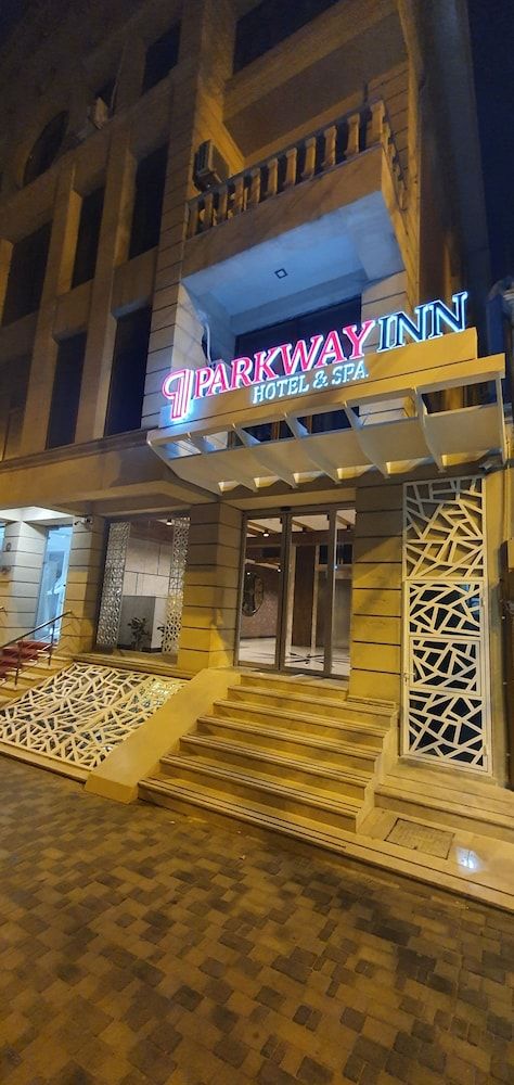 Parkway inn Hotel & Spa