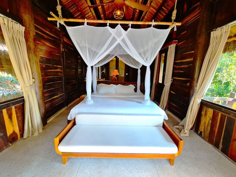 Ocean Bay Phu Quoc Resort and Spa Jungle Bungalow King 4