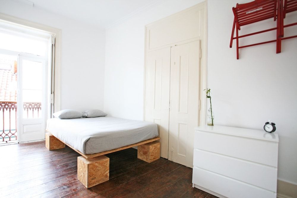 Friendly Hills Bairro Alto - Hostel Double Room, Shared Bathroom 3