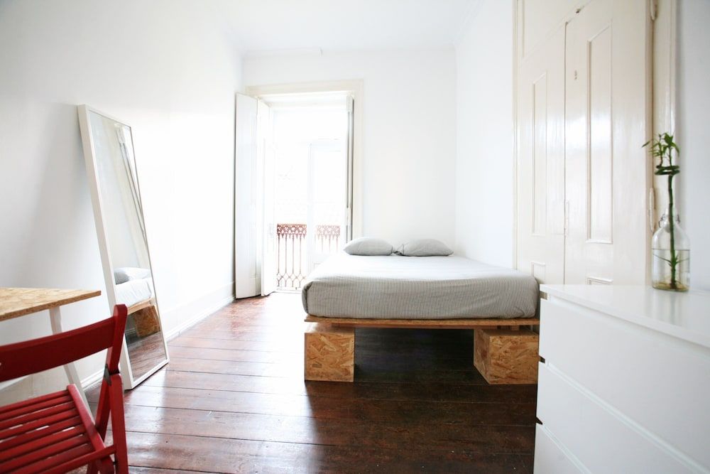 Friendly Hills Bairro Alto - Hostel Double Room, Shared Bathroom