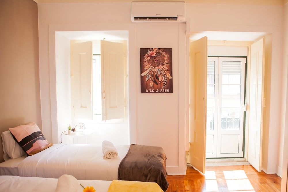 Lx Center Chiado Standard Triple Room, Shared Bathroom 4