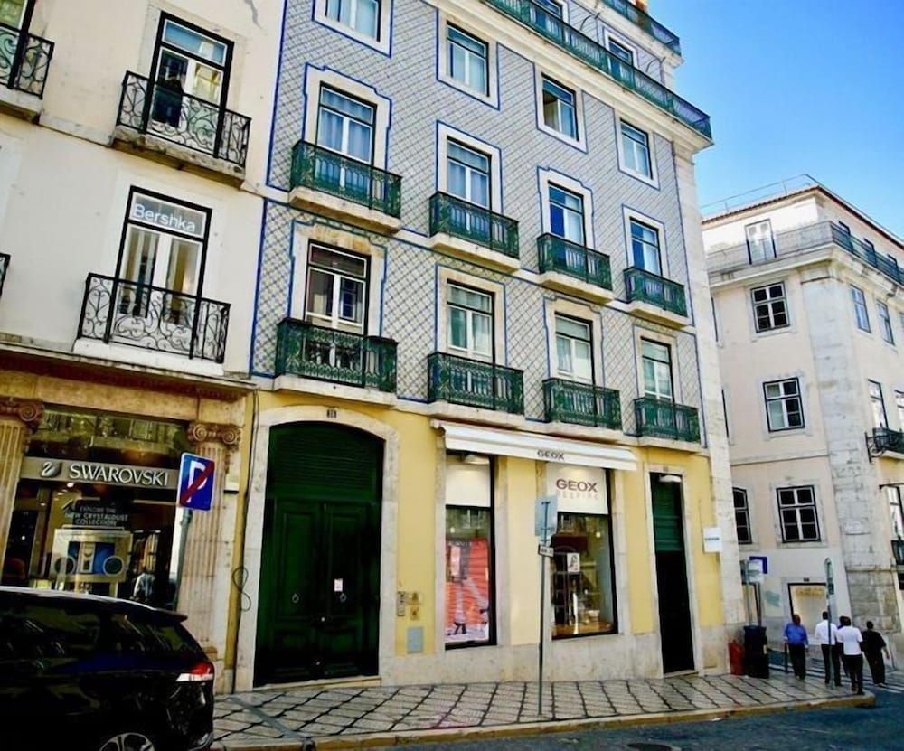 Chiado Apartments facade 4