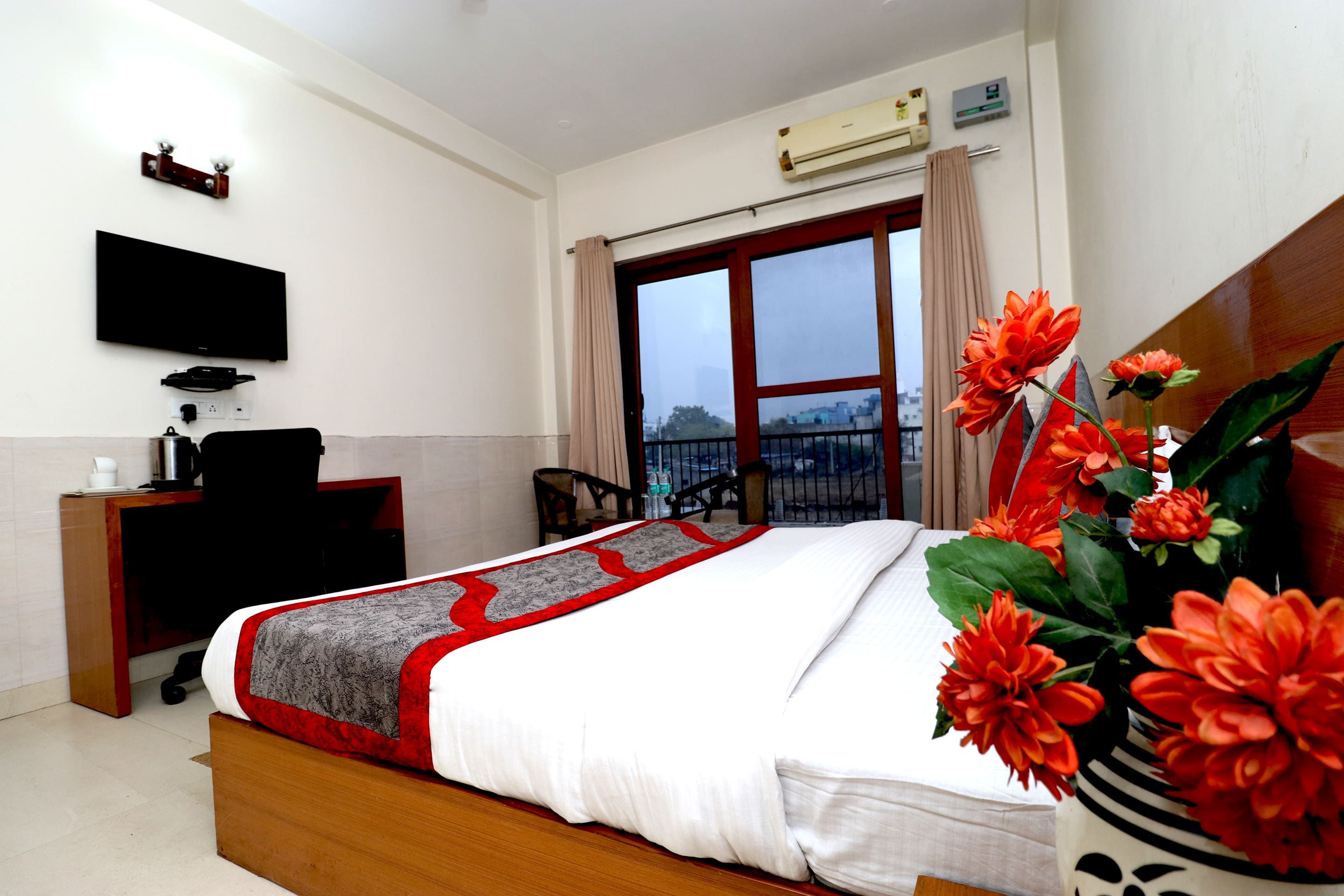 Azure Villa Gurgaon Superior Room with Balcony 2