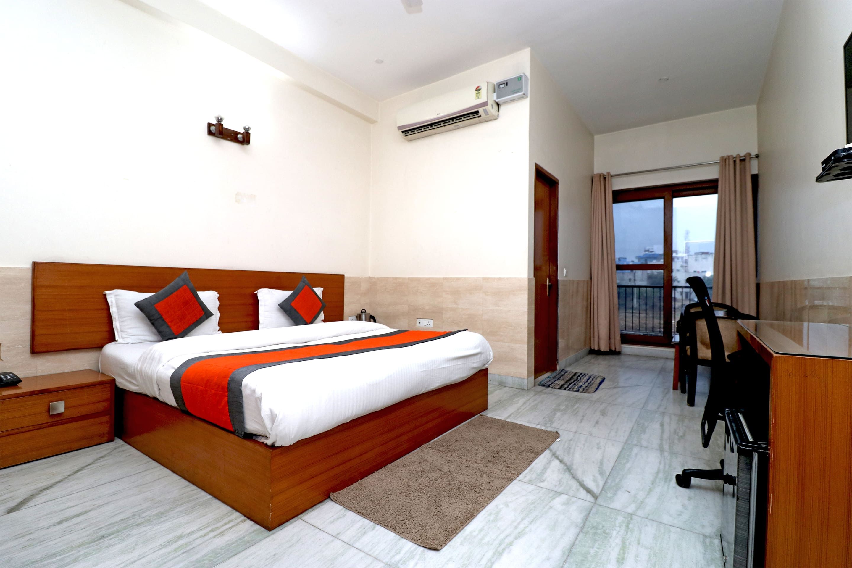 Azure Villa Gurgaon Superior Room with Balcony 3