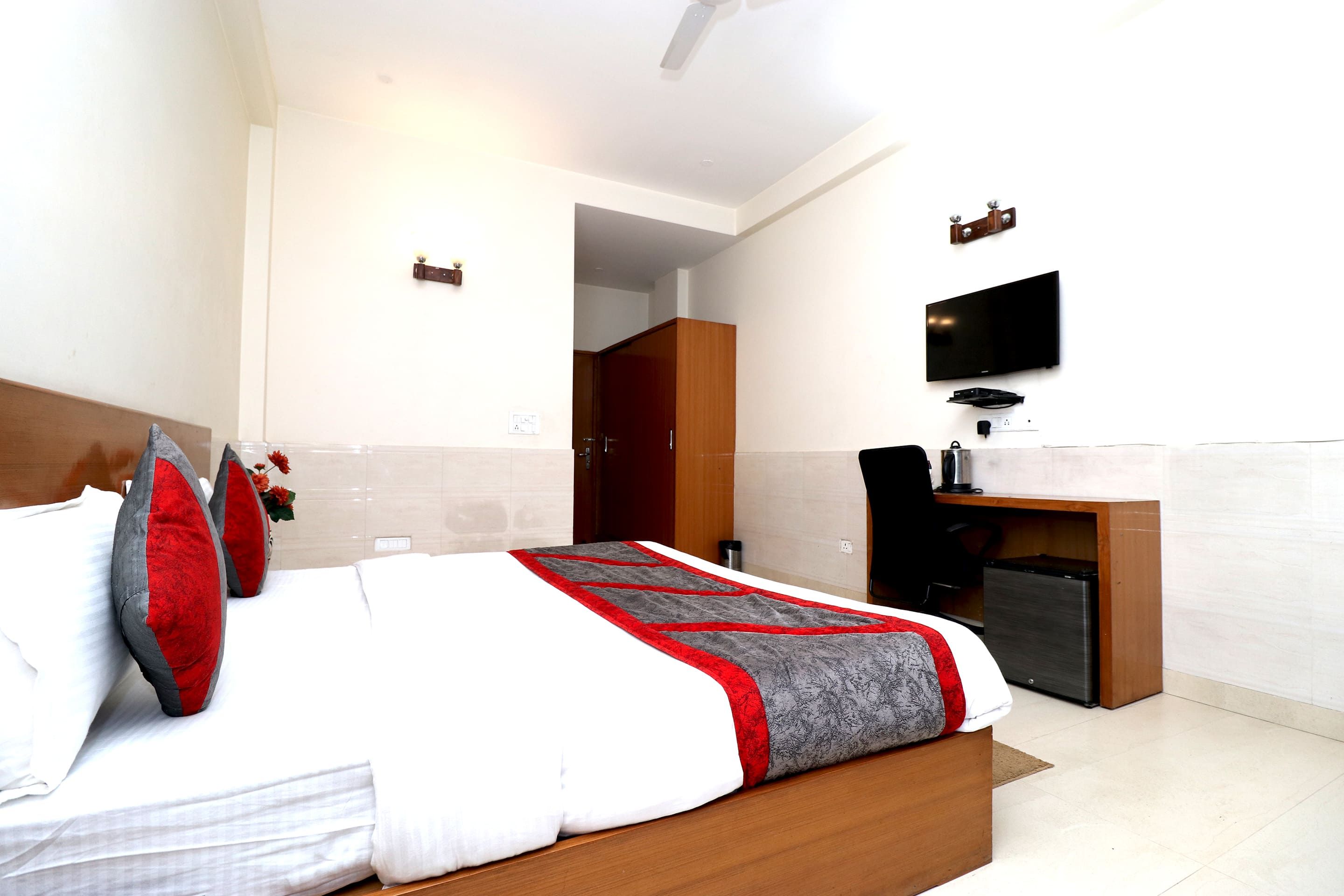 Azure Villa Gurgaon Superior Room with Balcony 10