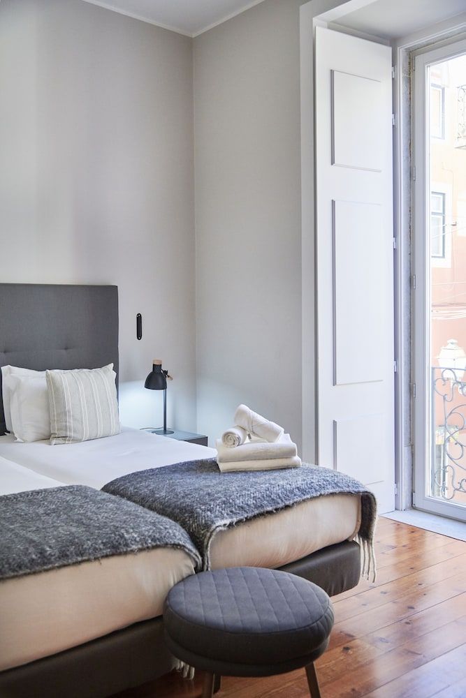 Lisbon Five Stars Apartments Combro 7 Deluxe Apartment, 2 Bedrooms 4