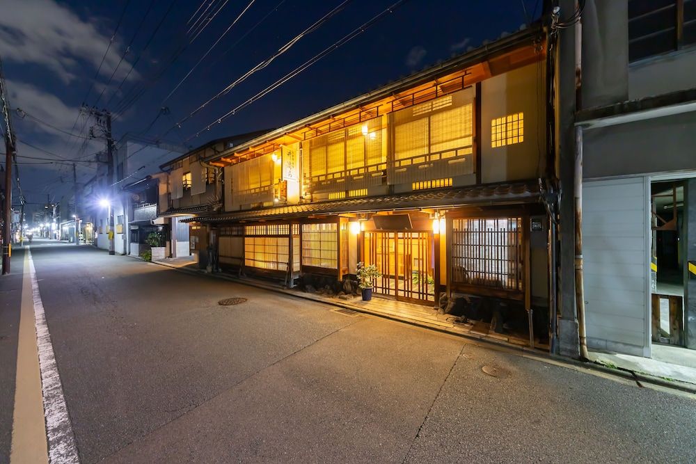 Traditional Kyoto Inn serving Kyoto cuisine IZUYASU exterior_detail 2