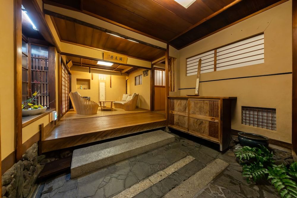 Traditional Kyoto Inn serving Kyoto cuisine IZUYASU