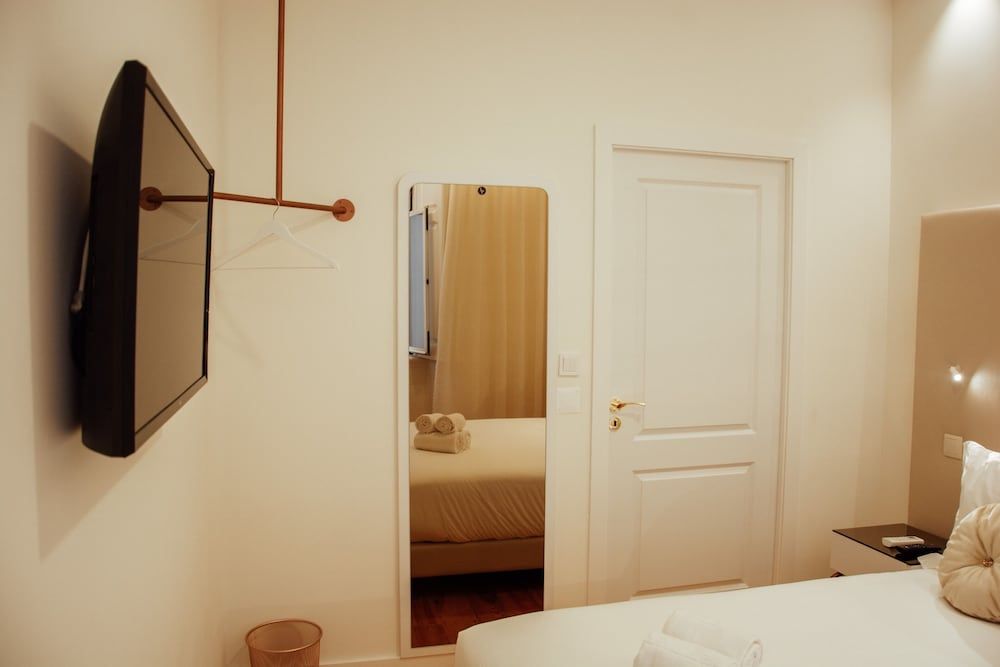 Le Premier Lisbon Suites Classic Comfort Room 4