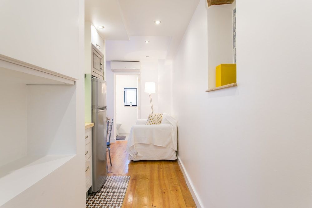 JOIVY Cosy 1-bed flat w/balcony in Alfama, moments from the Port 3