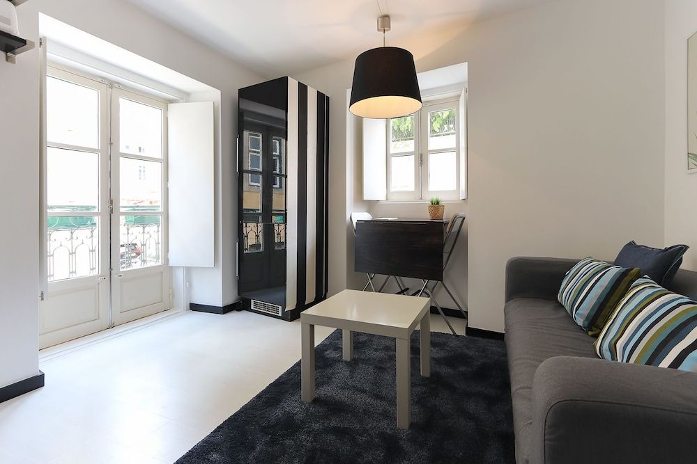 Tailor Made Flat in Central Bairro Alto featured