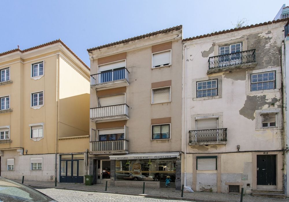 JOIVY Bright 2BR Apt w/River Views &balcony in Alfama, moments from Santa Apolonia train station