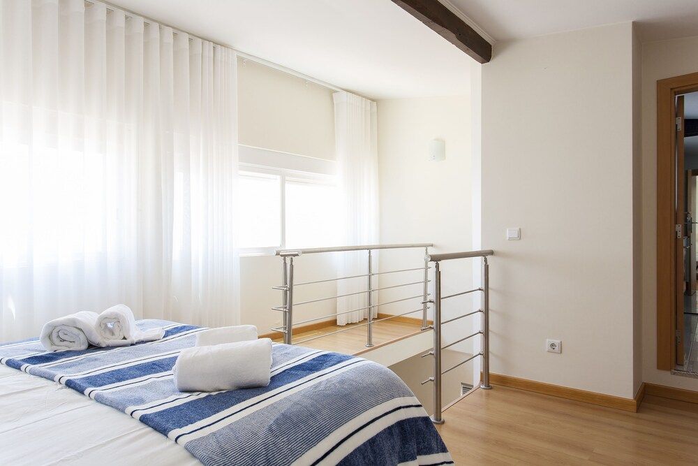 JOIVY Bright 2BR Apt w/River Views &balcony in Alfama, moments from Santa Apolonia train station room 3