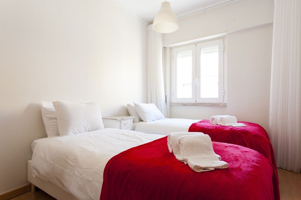 JOIVY Bright 2BR Apt w/River Views &balcony in Alfama, moments from Santa Apolonia train station 5