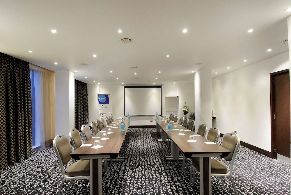 Park Grand London Heathrow business_centre 2