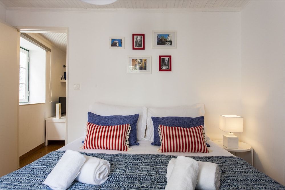 JOIVY Stylish 1-bed flat w/ city views in Alfama 5