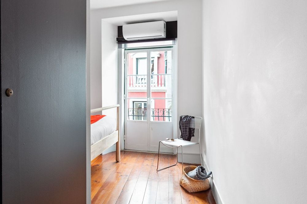 ALTIDO Bold & colourful 1-bed flat at the heart of Chiado, nearby Carmo Convent 3