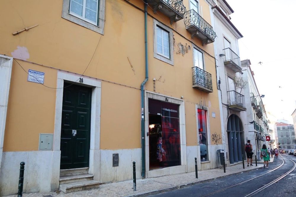 ALTIDO Bold & colourful 1-bed flat at the heart of Chiado, nearby Carmo Convent