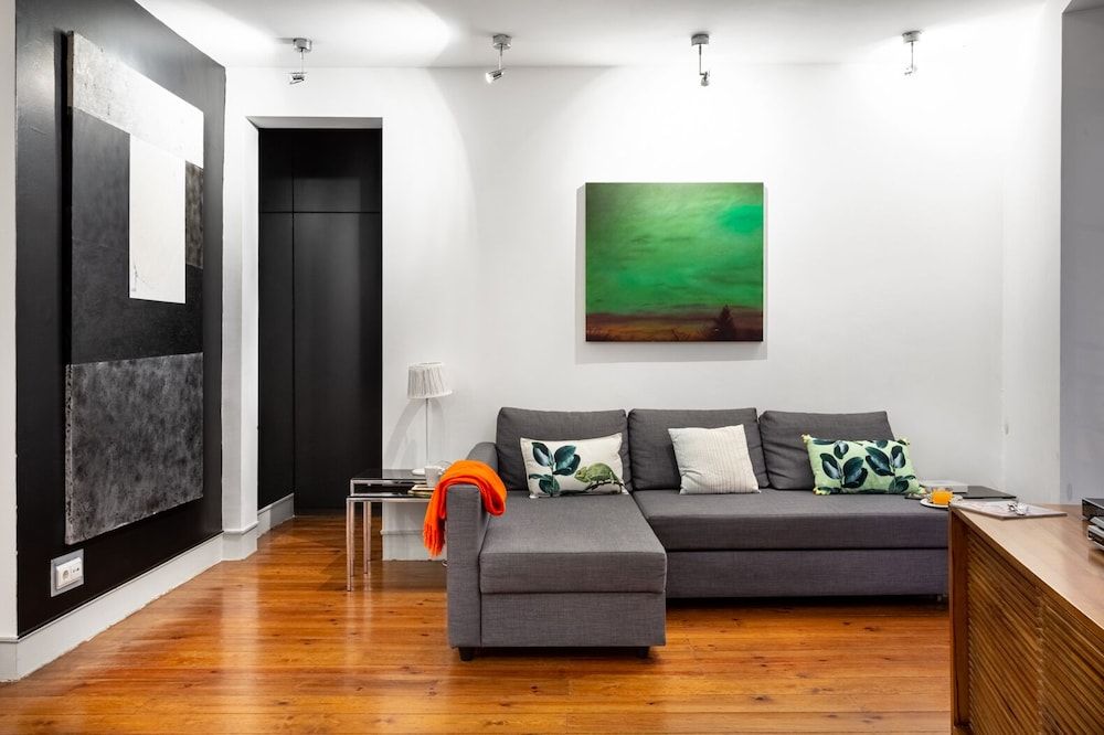 ALTIDO Bold & colourful 1-bed flat at the heart of Chiado, nearby Carmo Convent 2