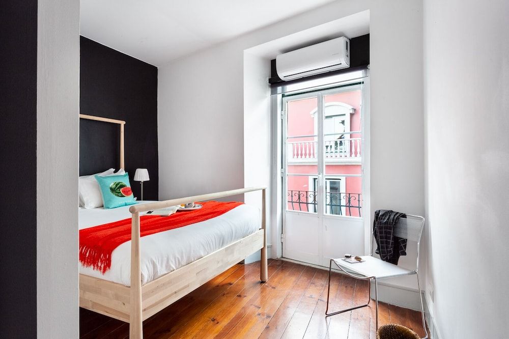 ALTIDO Bold & colourful 1-bed flat at the heart of Chiado, nearby Carmo Convent room 4