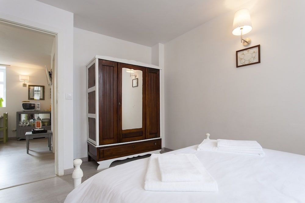 JOIVY Charming 2BR Apt w/ workspace at the heart of Alfama room 3