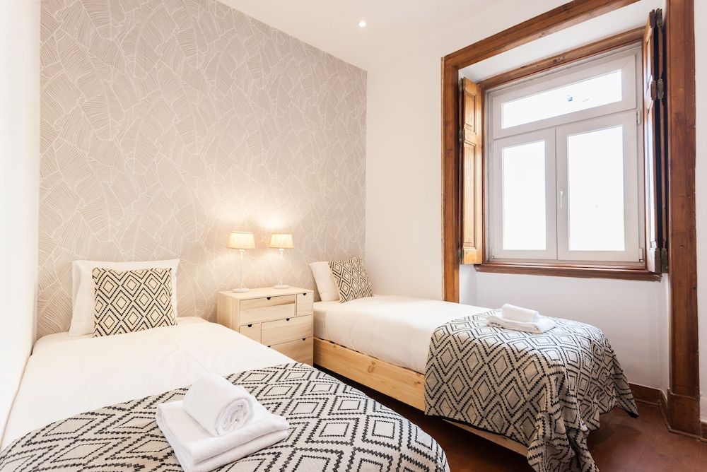 Rossio Vintage Two-Bedroom Apartment - by LU Holidays room 4