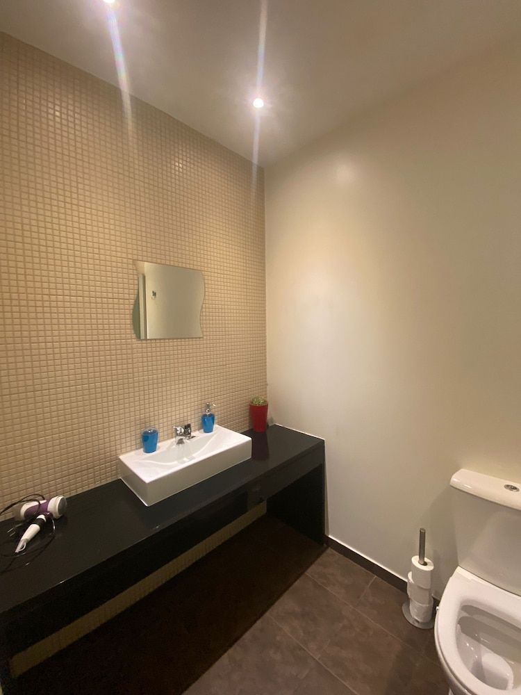 Happy @ Chiado Superior Triple Room, Private Bathroom 9