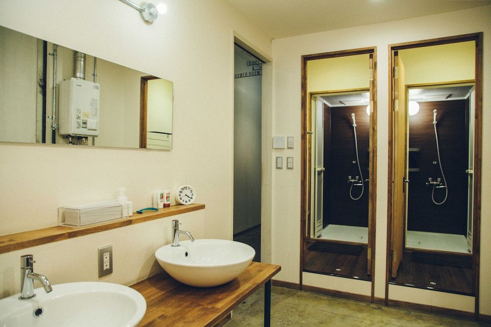 Len KYOTO KAWARAMACHI – Hostel Queen Double Room 4