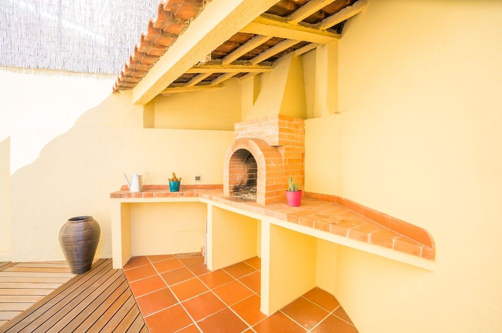 Panoramic Tagus River Terrace Apartment in Alfama barbeque