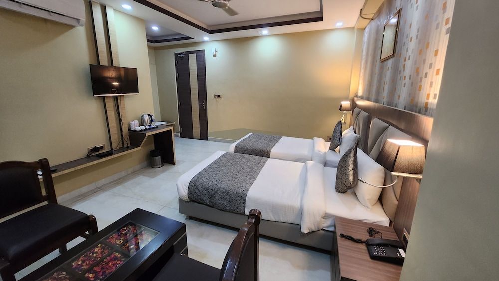 The Bodhi Palace Resort Deluxe Twin Room 8