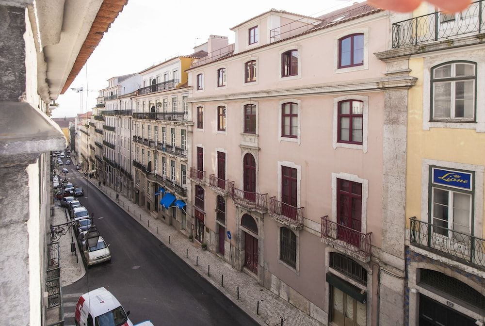 JOIVY Elegant 3BR Apt w/terrace in Baixa, 3mins to Lisbon Cathedral