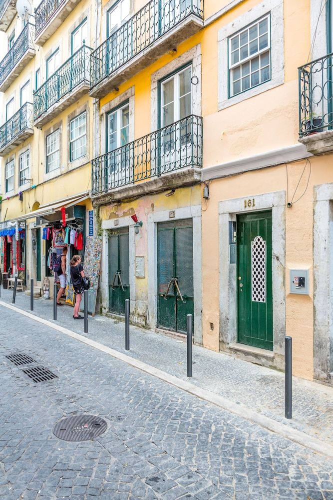 Bright & Spacious Alfama Typical Apartment, By TimeCooler