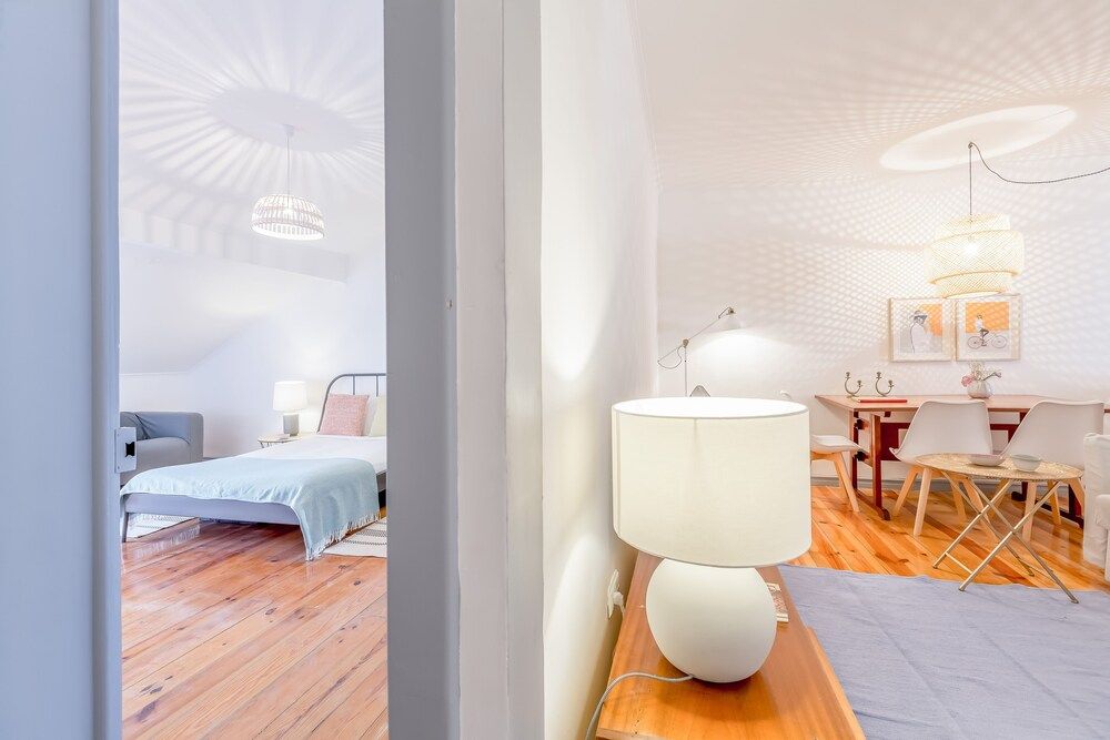 Bright & Spacious Alfama Typical Apartment, By TimeCooler room 3