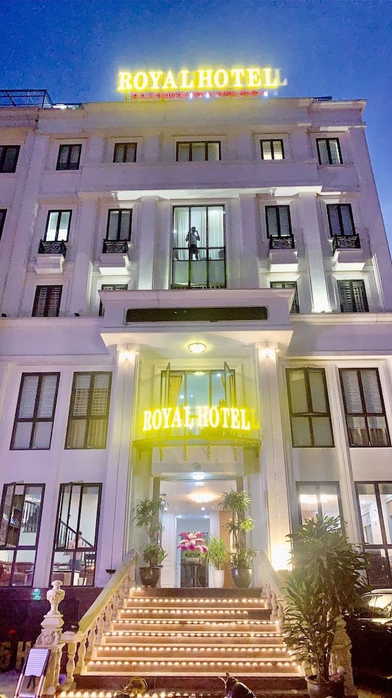 Royal Hotel II 4