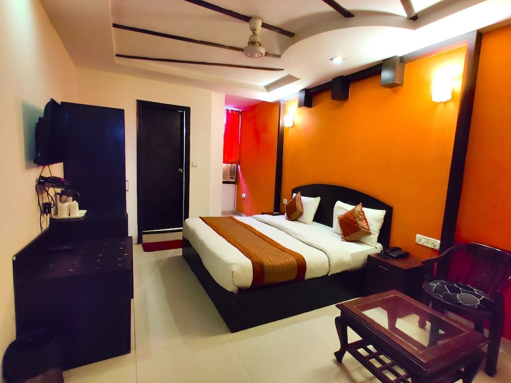 Unistar Rooms Deluxe Double or Twin Room 2