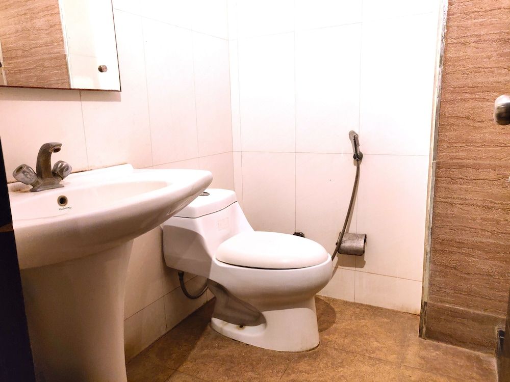 Unistar Rooms Deluxe Double or Twin Room 5